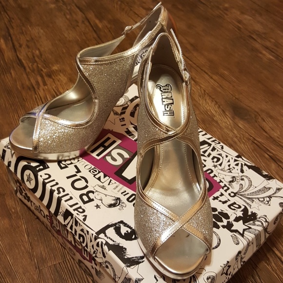 Sandals - Picture 2 of 4